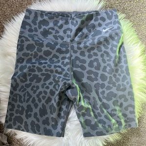 Cheetah medium rise DRI-FIT shorts